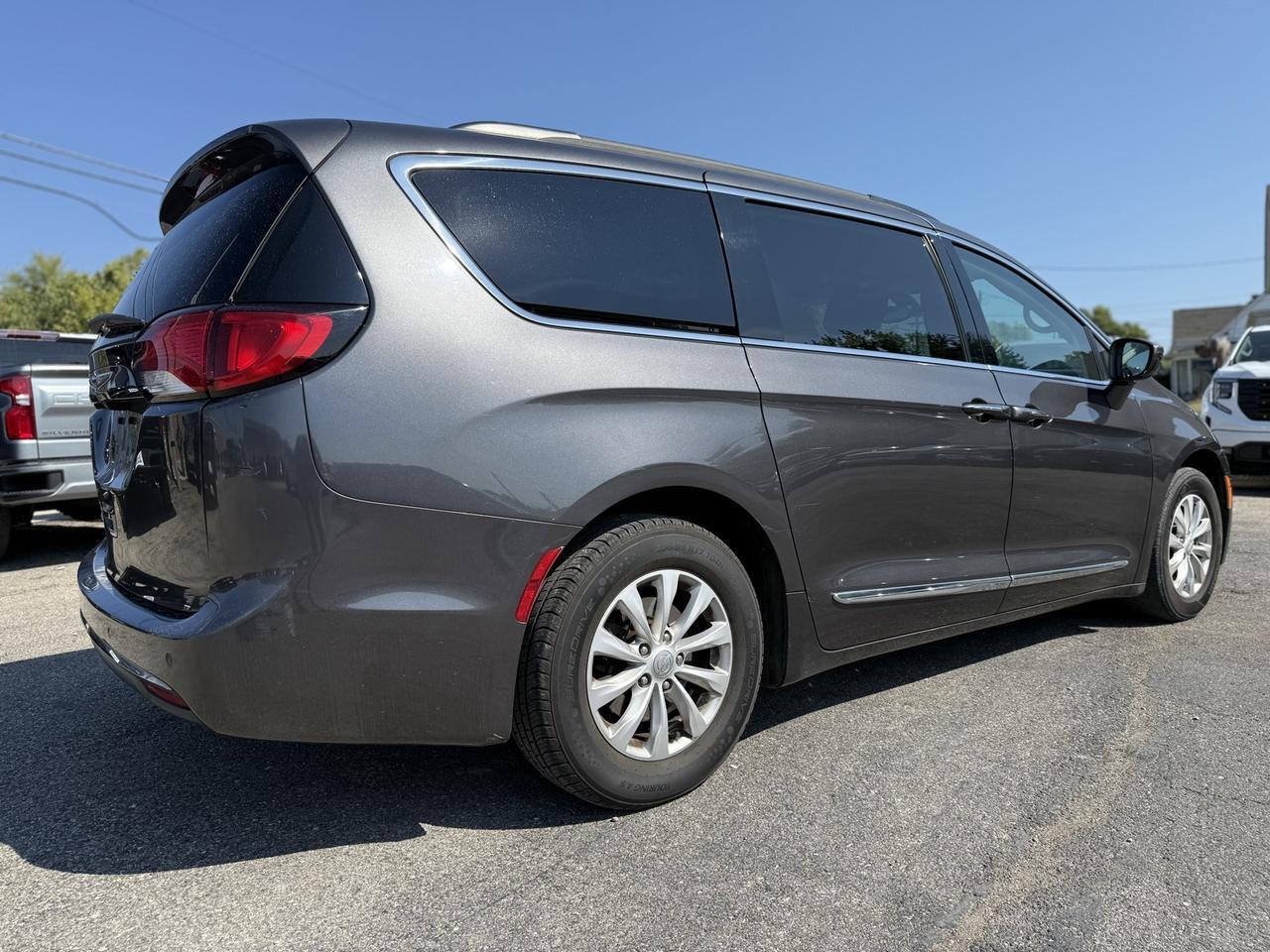 2017 Chrysler Pacifica Touring L Crestwood KY