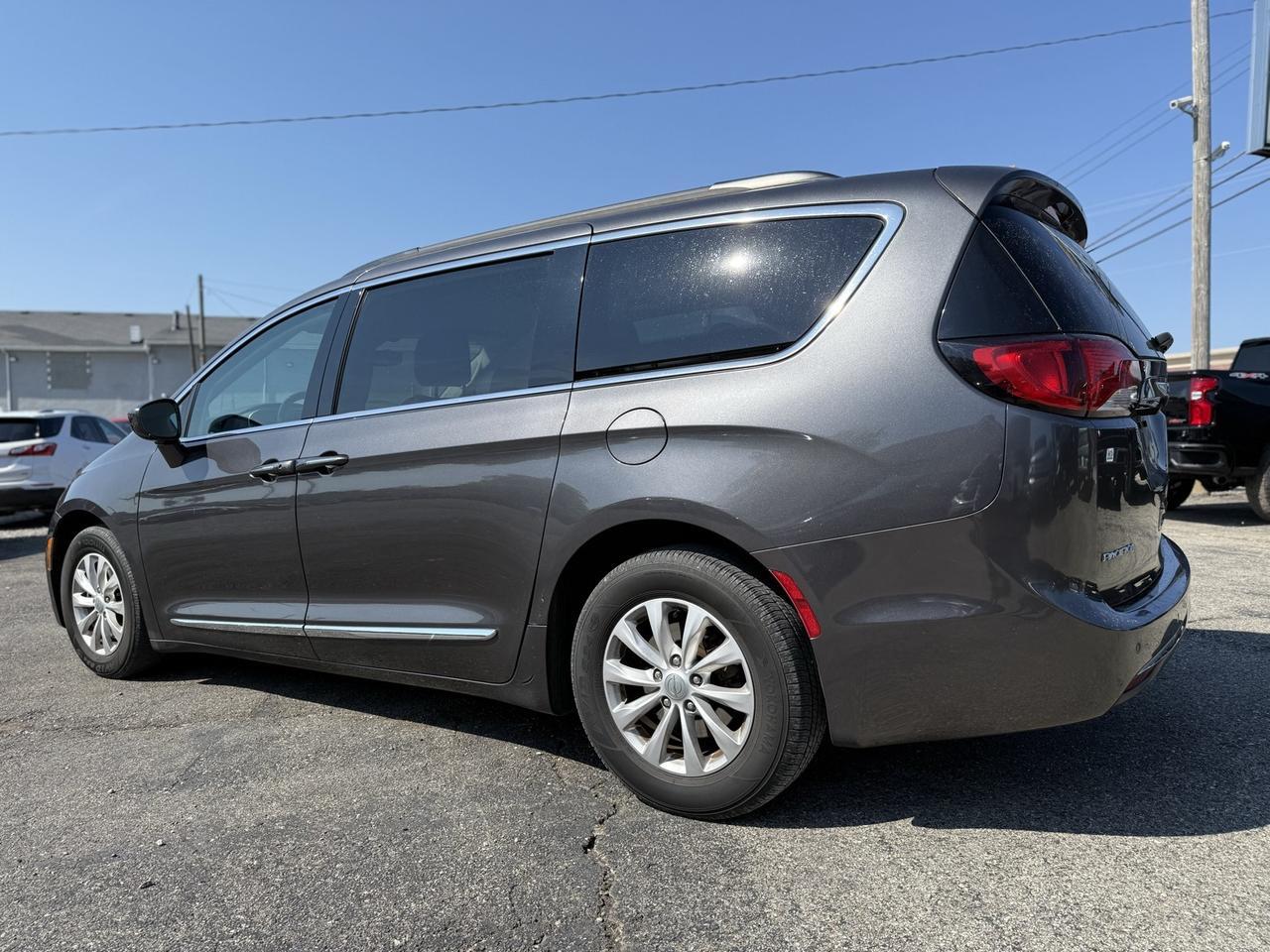 2017 Chrysler Pacifica Touring L Crestwood KY