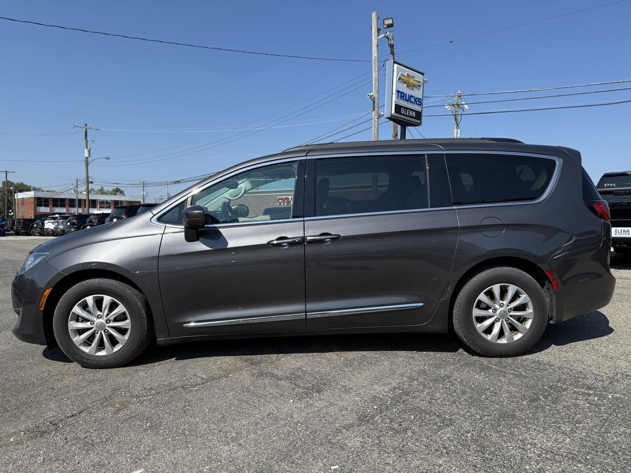 2017 Chrysler Pacifica Touring L Crestwood KY