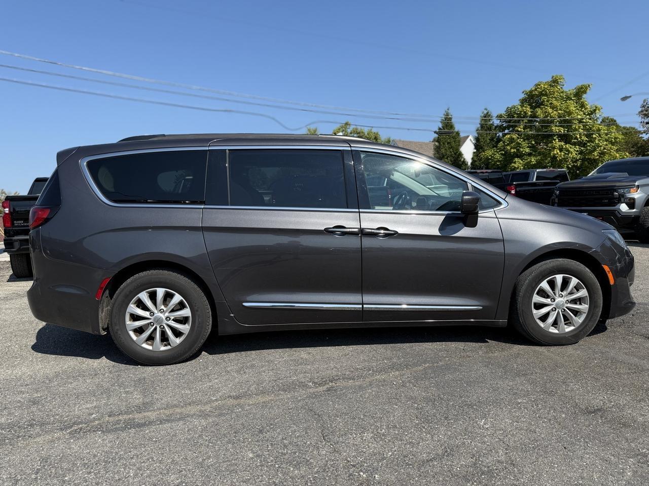 2017 Chrysler Pacifica Touring L Crestwood KY
