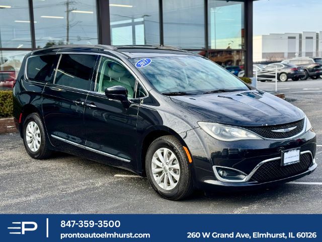 2017 Chrysler Pacifica Touring-L's photo