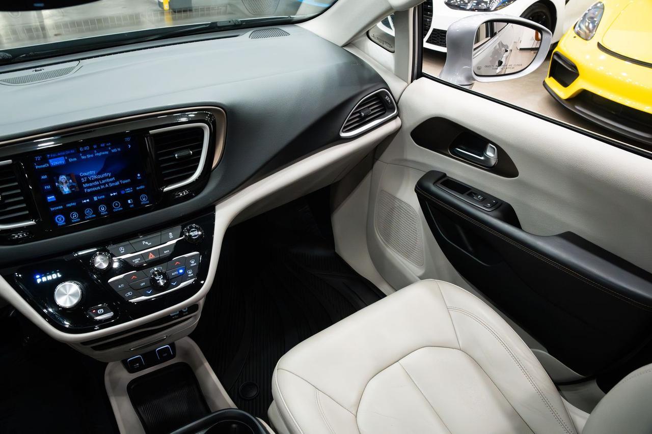 2017 Chrysler Pacifica Touring L Gladstone OR