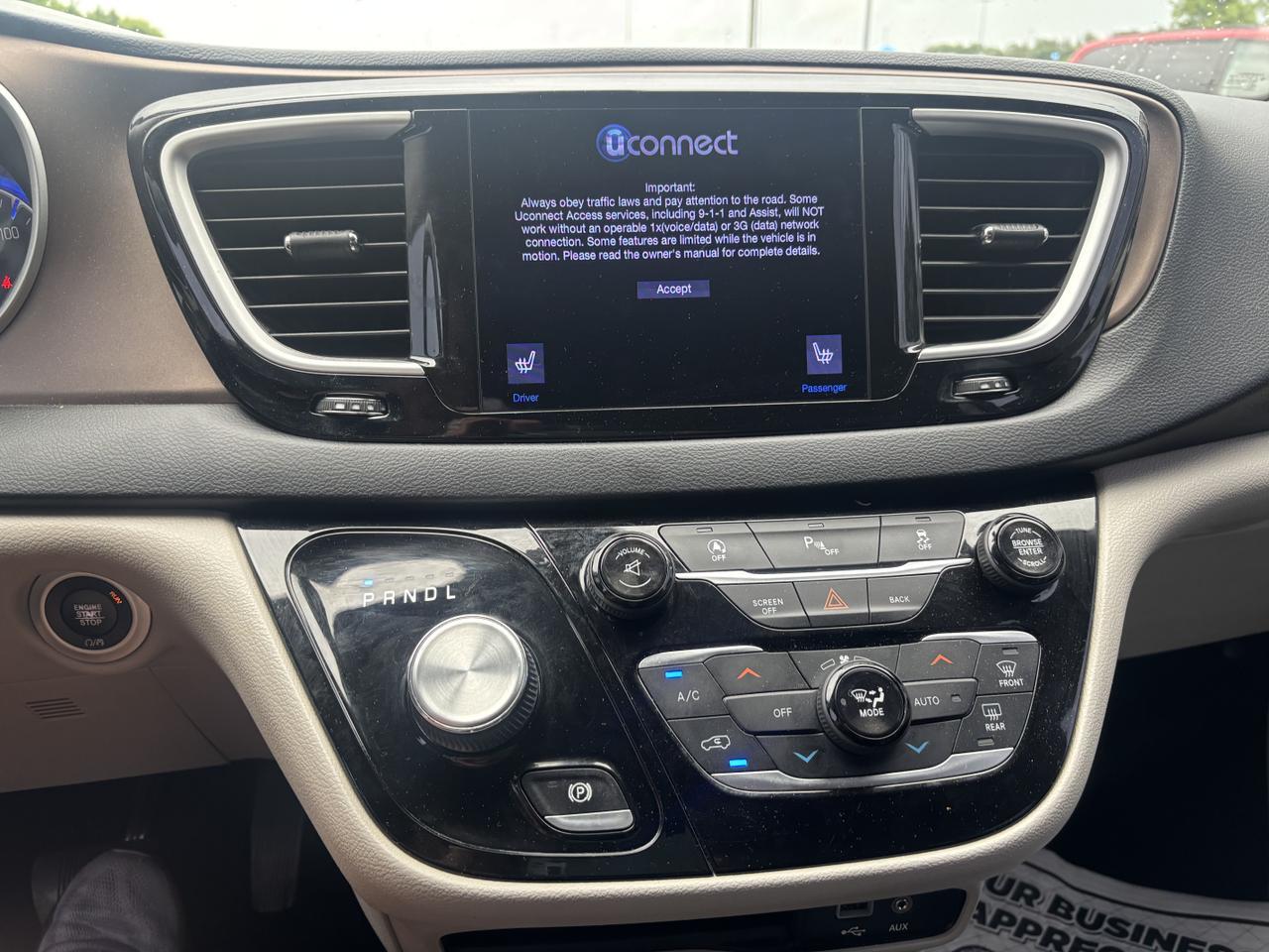 2017 Chrysler Pacifica Touring-L Minivan 4D