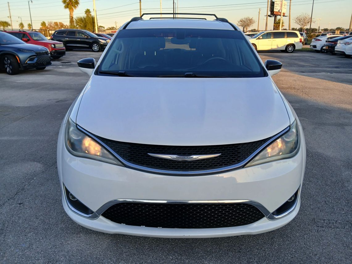 2017 Chrysler Pacifica Touring-L Minivan 4D