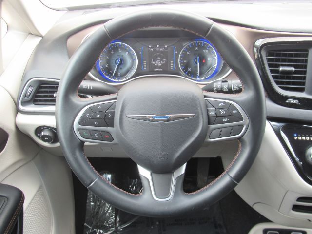2017 Chrysler Pacifica Touring-L Plano TX