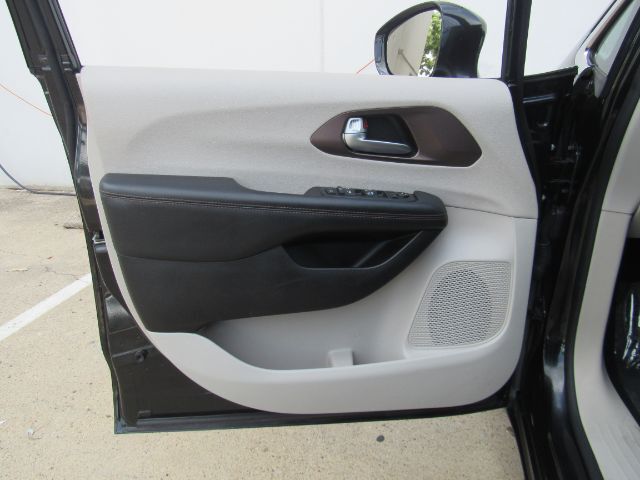 2017 Chrysler Pacifica Touring-L Plano TX