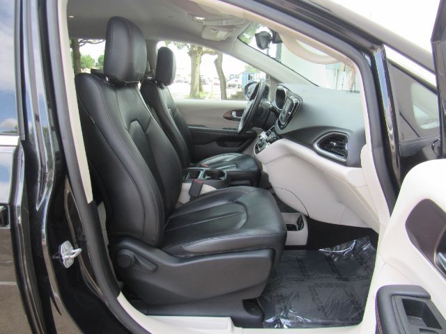 2017 Chrysler Pacifica Touring-L Plano TX