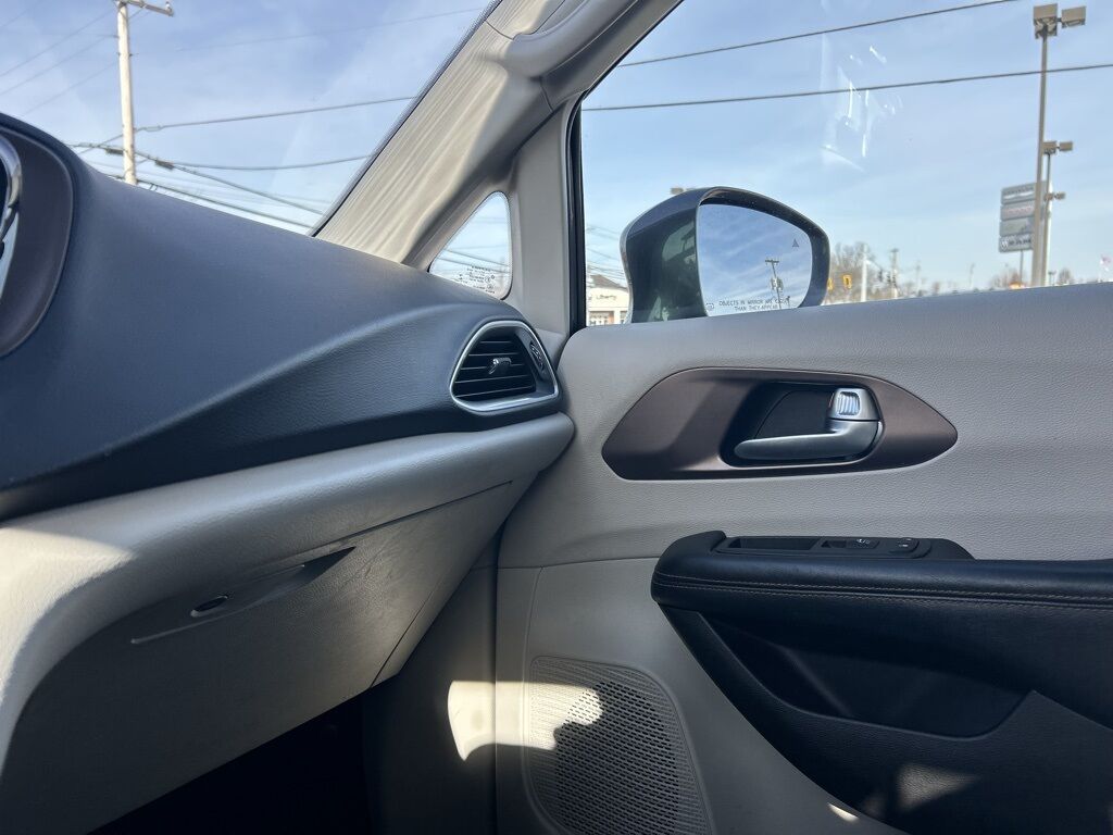 2017 Chrysler Pacifica Touring L Plus Crestwood KY