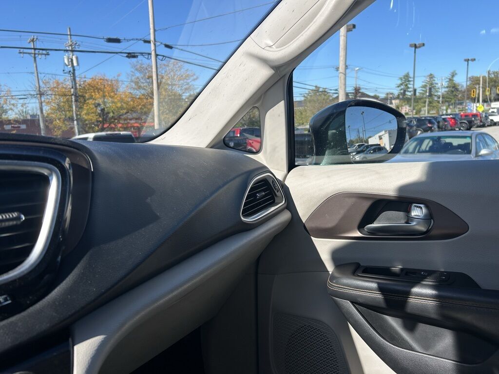 2017 Chrysler Pacifica Touring L Plus Crestwood KY