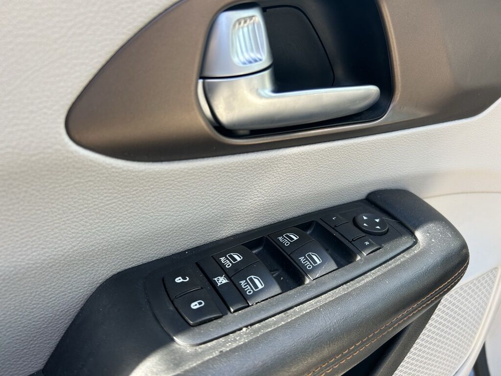 2017 Chrysler Pacifica Touring L Plus Crestwood KY