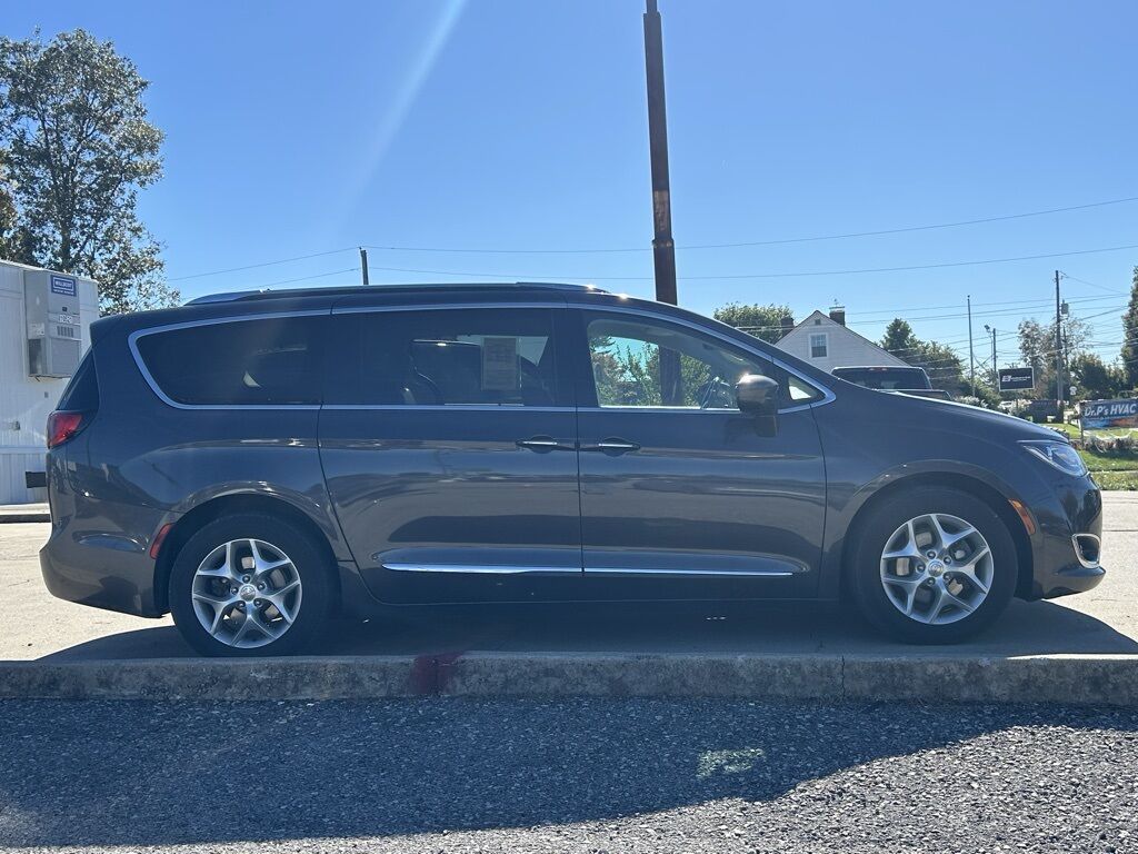 2017 Chrysler Pacifica Touring L Plus Crestwood KY