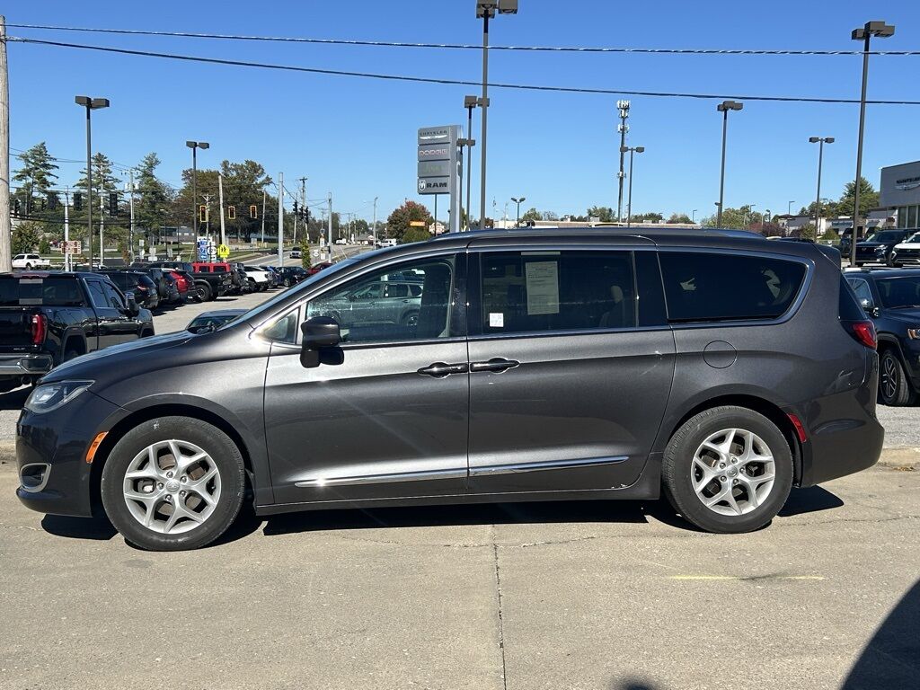 2017 Chrysler Pacifica Touring L Plus Crestwood KY
