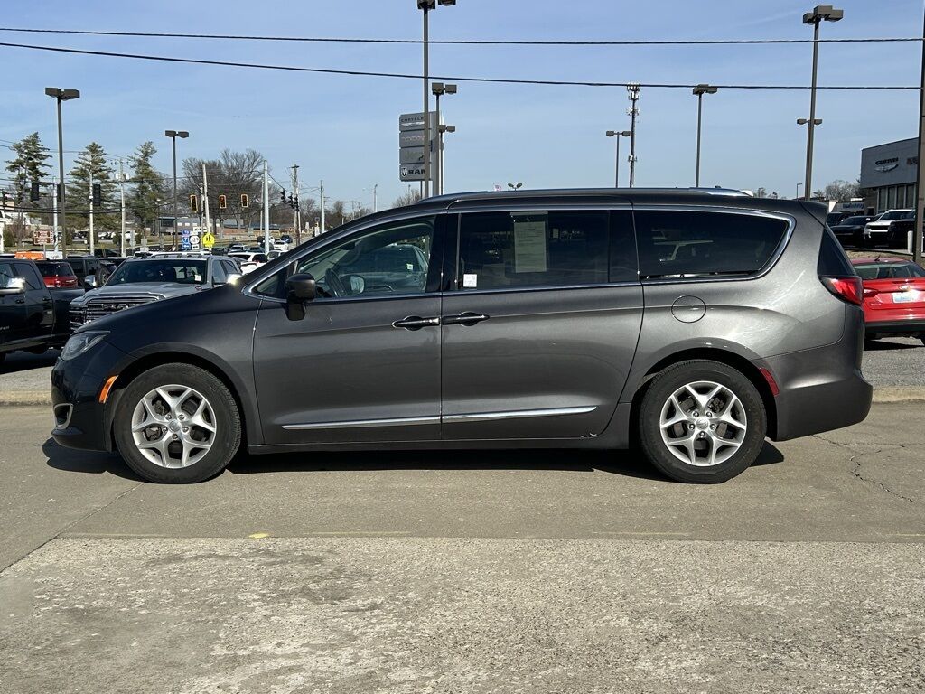 2017 Chrysler Pacifica Touring L Plus Crestwood KY