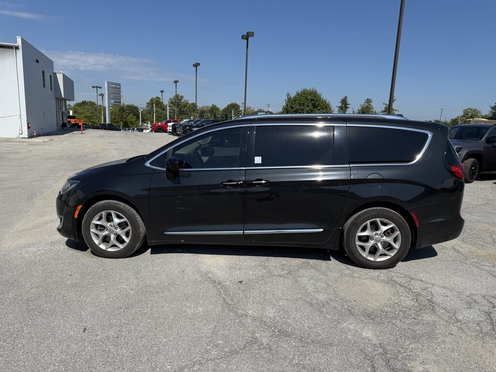 2017 Chrysler Pacifica Touring L Plus Crestwood KY