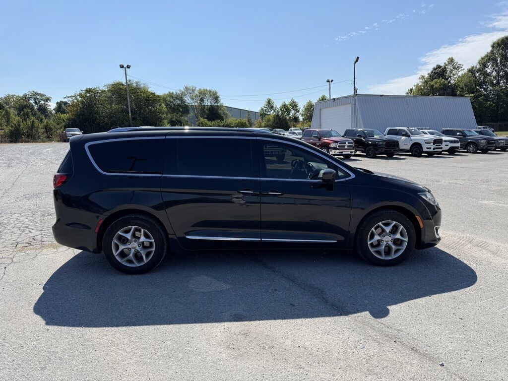 2017 Chrysler Pacifica Touring L Plus Crestwood KY