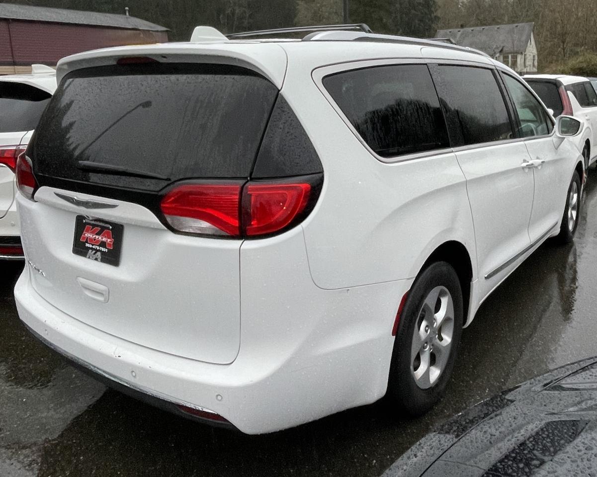 2017 Chrysler Pacifica Touring-L Plus Minivan 4D