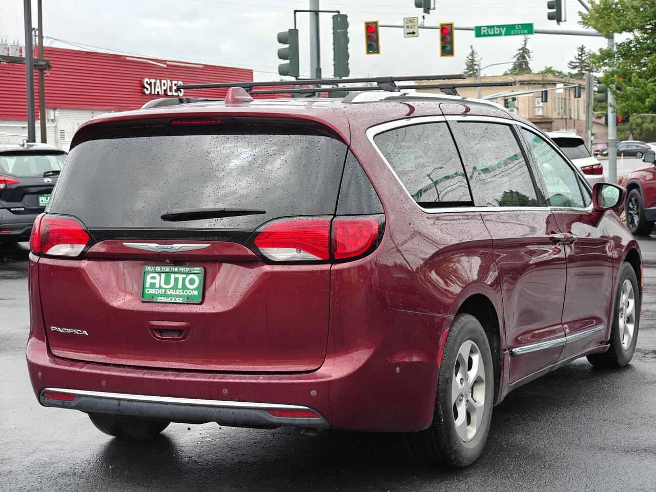 2017 Chrysler Pacifica Touring-L Plus Hayden ID