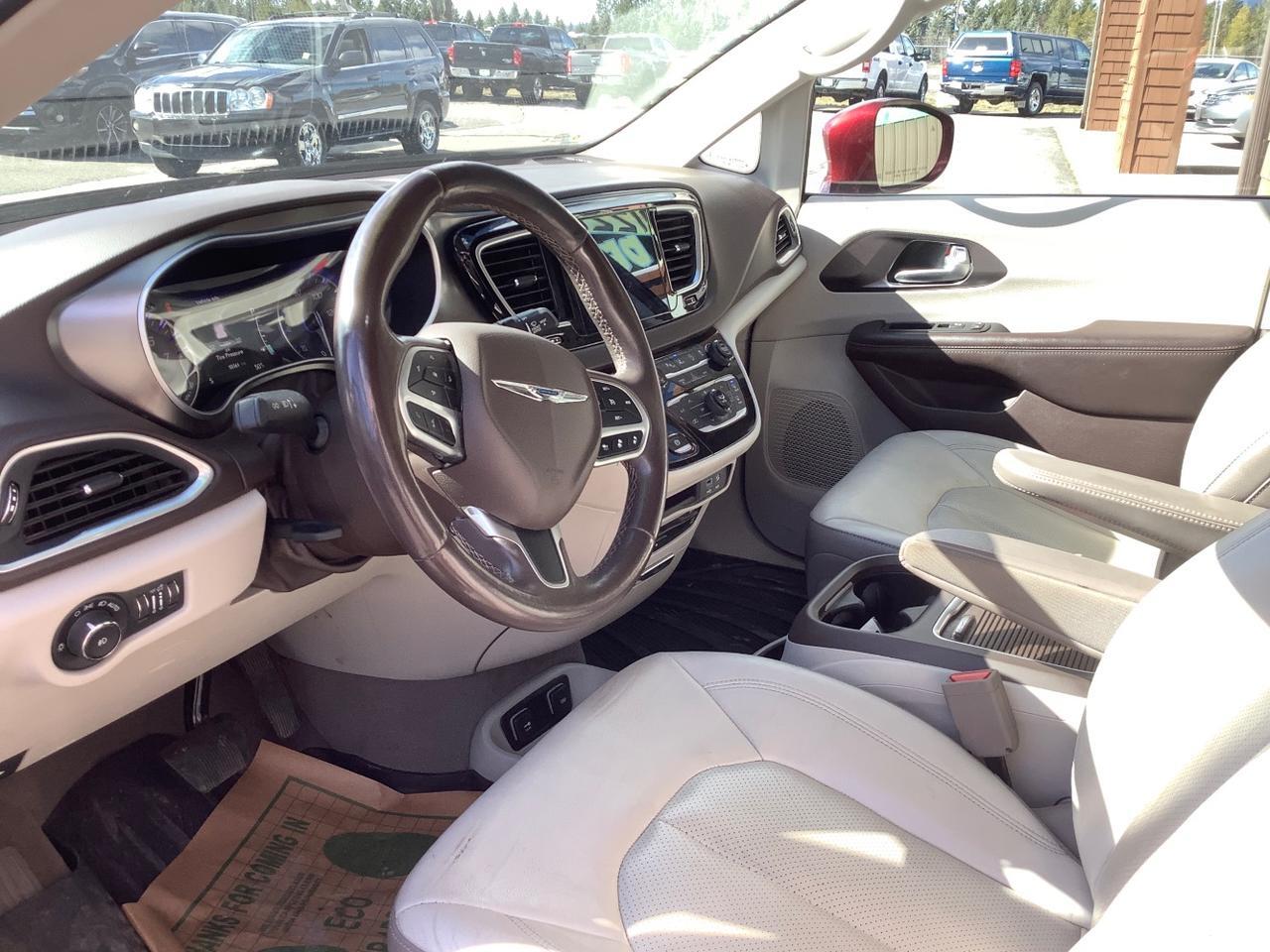 2017 Chrysler Pacifica Touring-L Plus Hayden ID