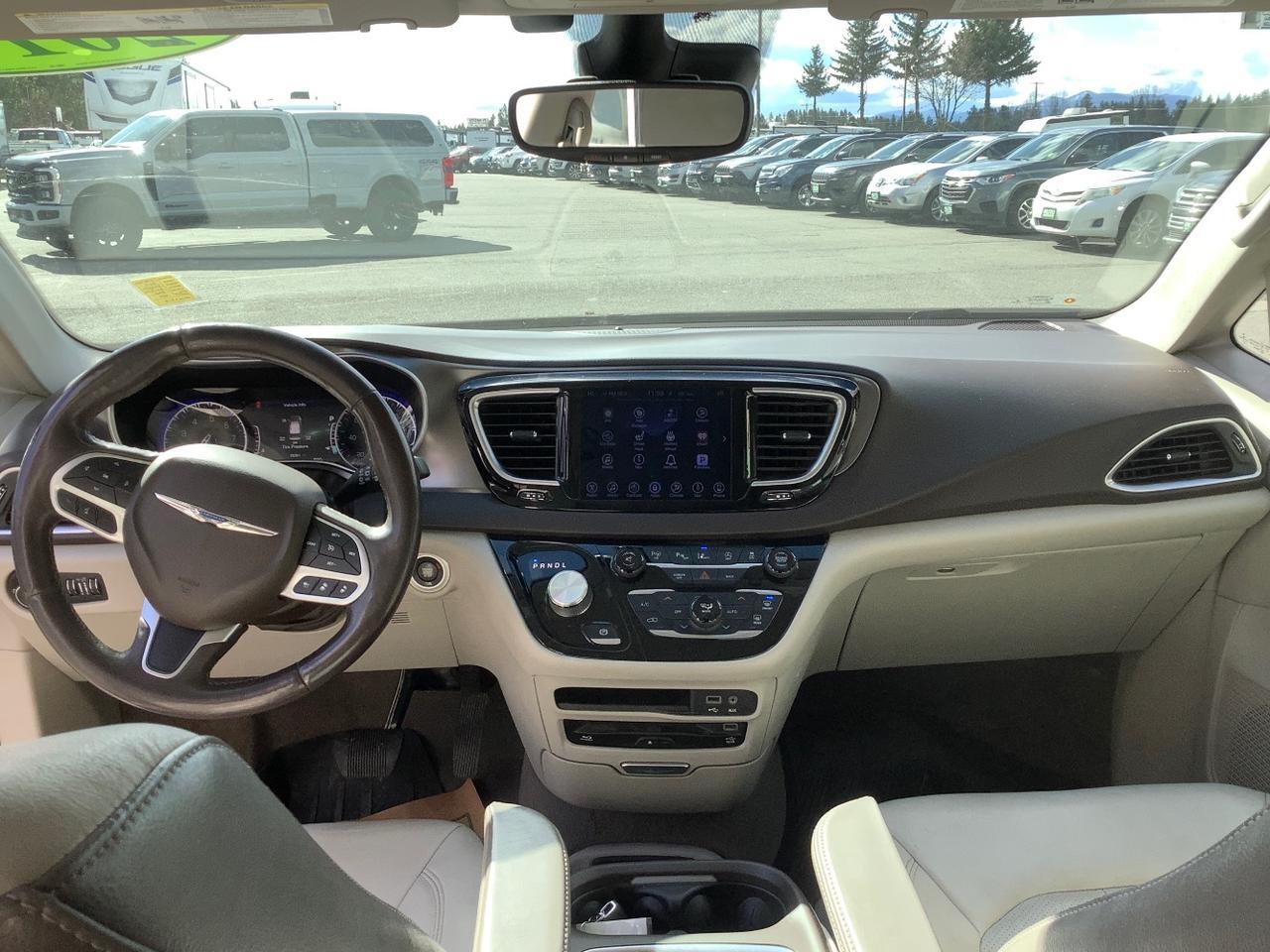 2017 Chrysler Pacifica Touring-L Plus Hayden ID