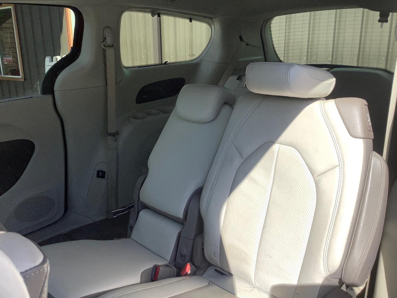 2017 Chrysler Pacifica Touring-L Plus Hayden ID