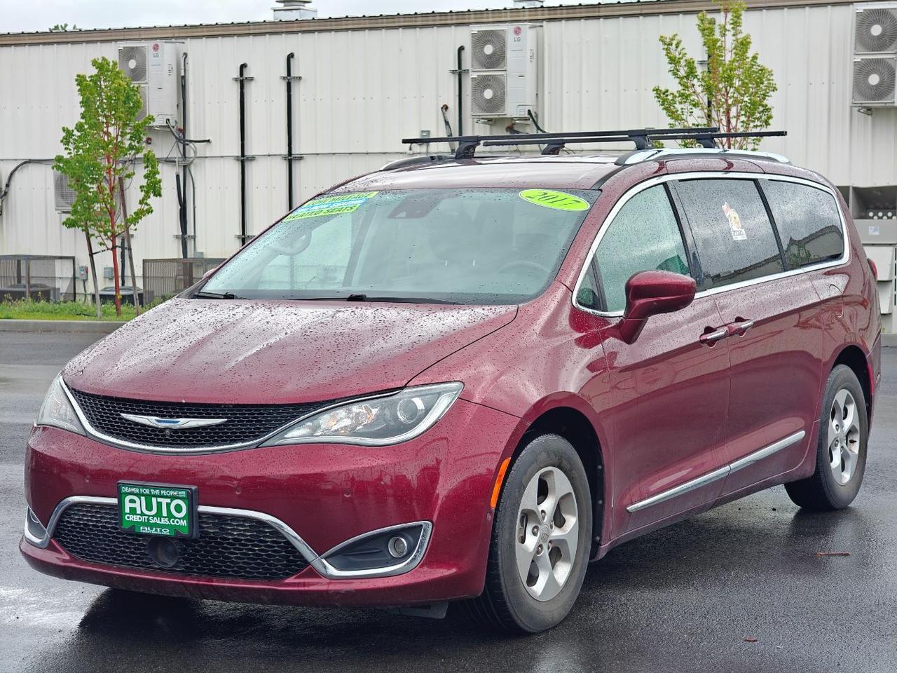 2017 Chrysler Pacifica Touring-L Plus's photo