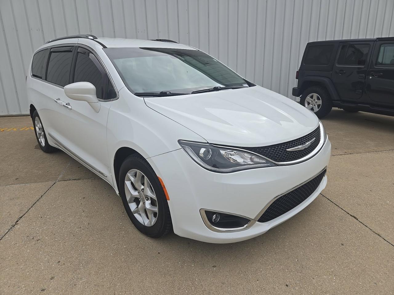 2017 Chrysler Pacifica Touring L Plus