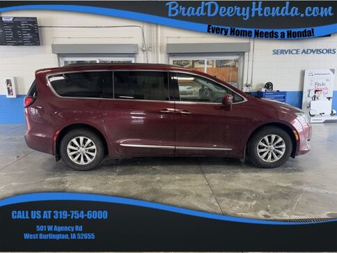 2017_Chrysler_Pacifica_Touring L_ West Burlington IA
