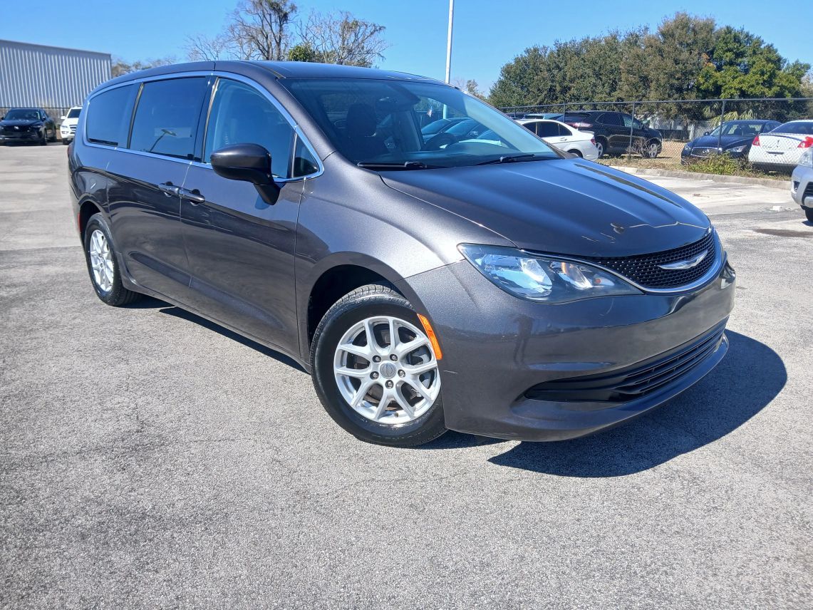 2017 Chrysler Pacifica Touring Minivan 4D