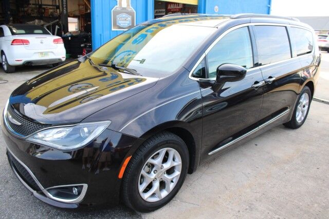 2017 Chrysler Pacifica Touring Plus