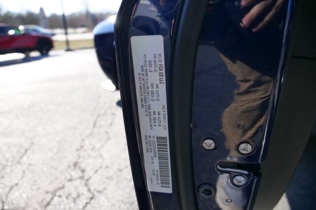 2017 Dodge Challenger SRT Hellcat / Manual / 6.2L V8 / Cooled Seats! High Point NC