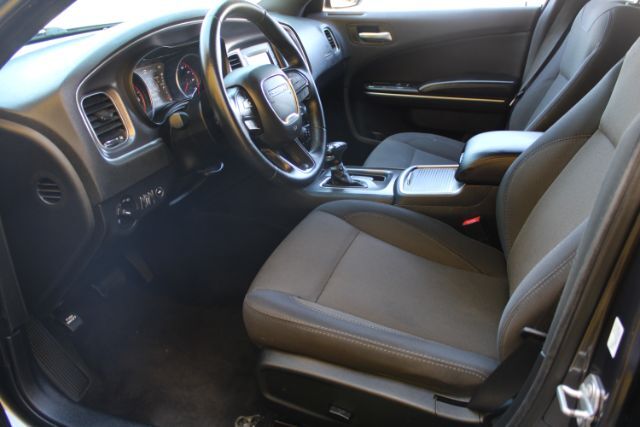 2017 Dodge Charger SE photo 8