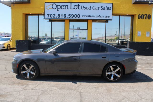 2017 Dodge Charger SE photo 2
