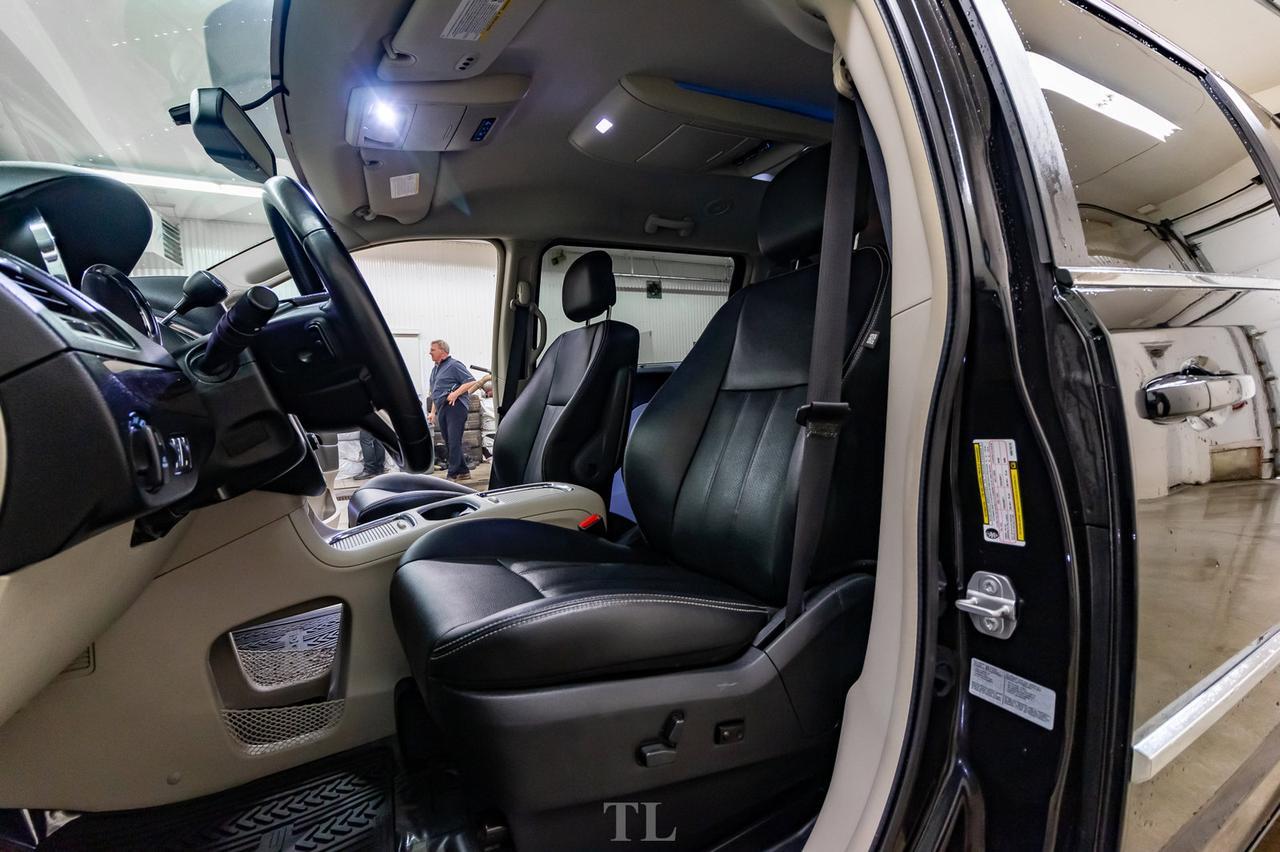 2017 Dodge Grand Caravan Crew Plus Leather Nav BCam Red Deer AB