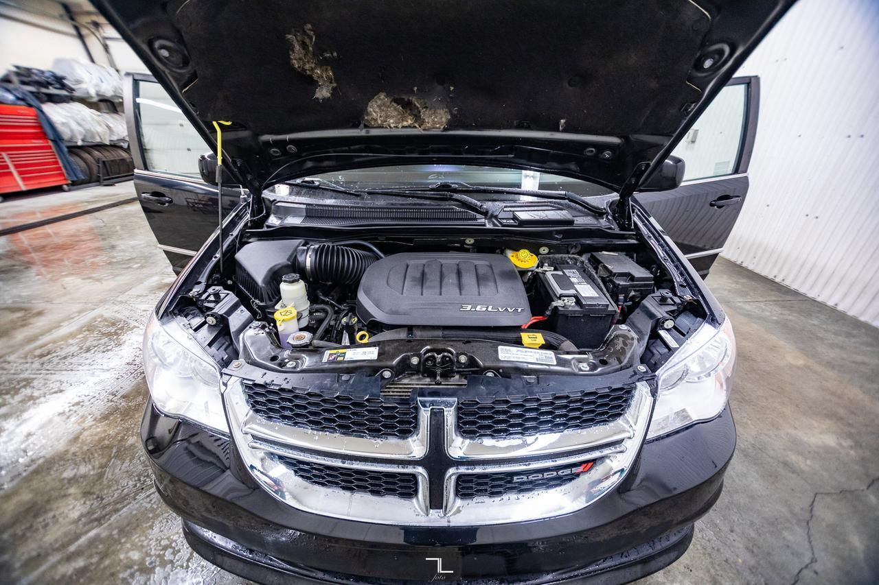 2017 Dodge Grand Caravan Crew Plus Leather Nav BCam Red Deer AB