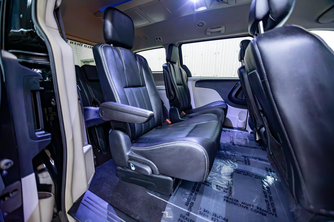 2017 Dodge Grand Caravan Crew Plus Leather Nav BCam Red Deer AB
