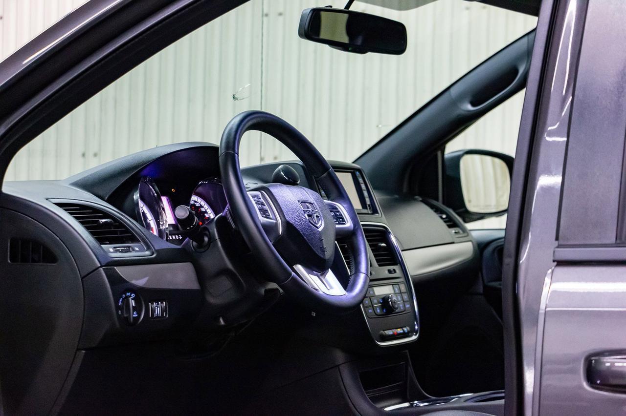 2017 Dodge Grand Caravan GT Leather Nav DVD Red Deer AB