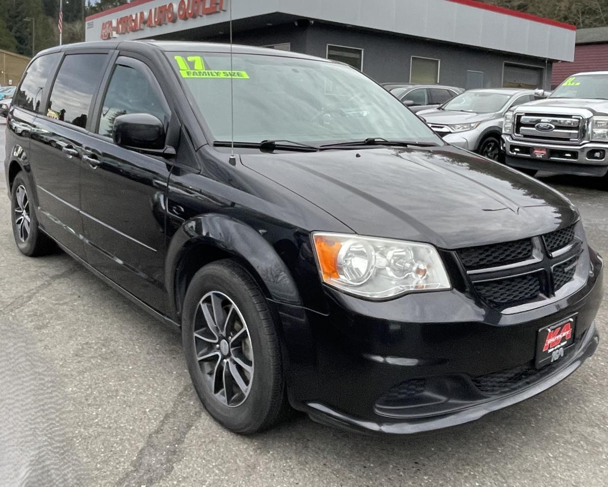 2017 Dodge Grand Caravan Passenger SE Plus Minivan 4D