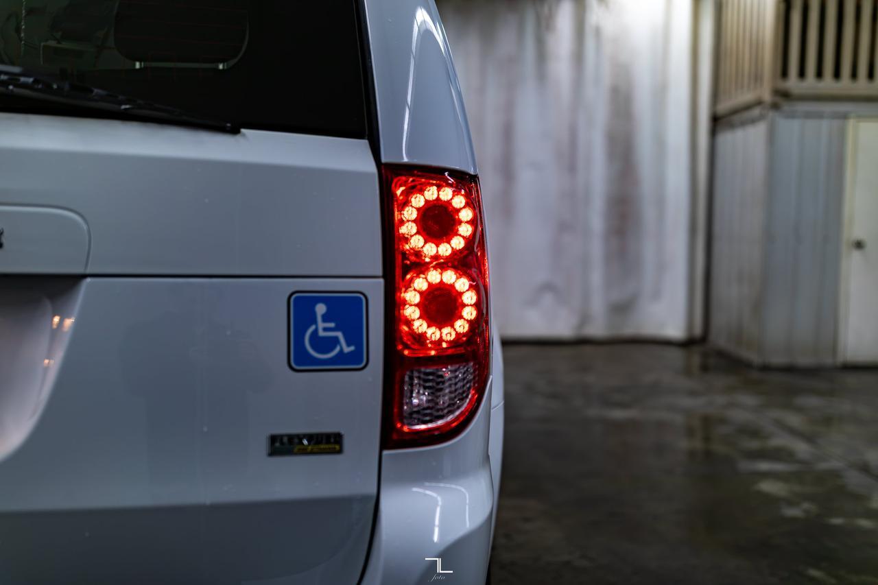 2017 Dodge Grand Caravan SE Braun Ability Wheelchair Lift Red Deer AB