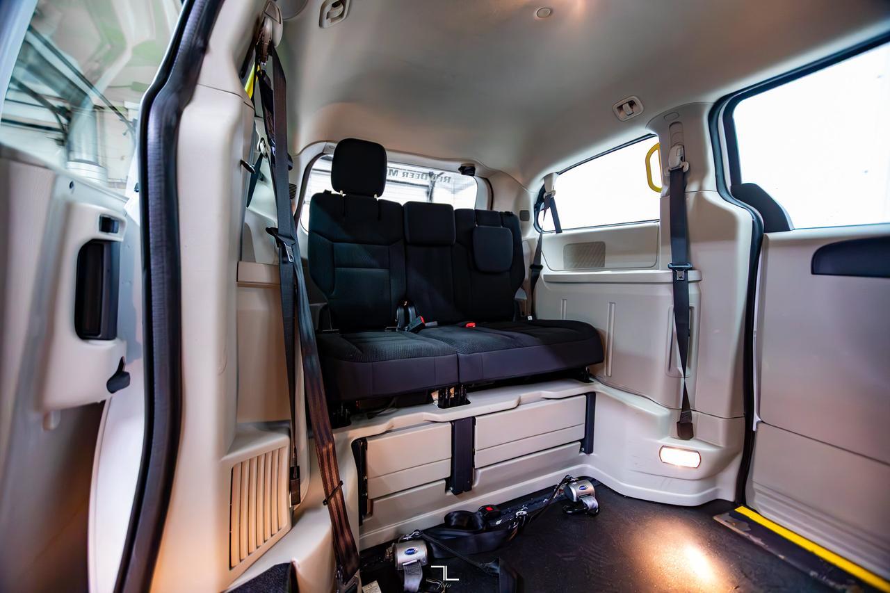 2017 Dodge Grand Caravan SE Braun Ability Wheelchair Lift Red Deer AB