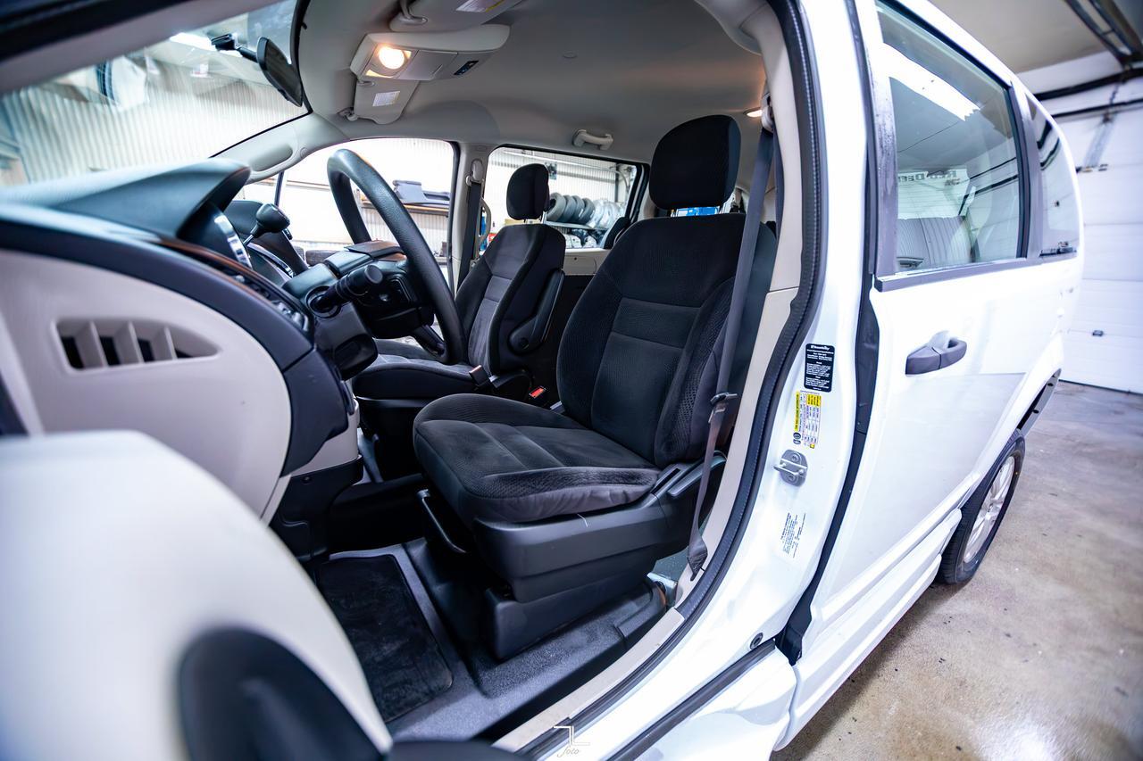 2017 Dodge Grand Caravan SE Braun Ability Wheelchair Lift Red Deer AB