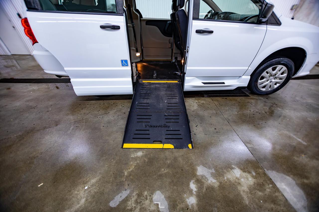 2017 Dodge Grand Caravan SE Braun Ability Wheelchair Lift Red Deer AB