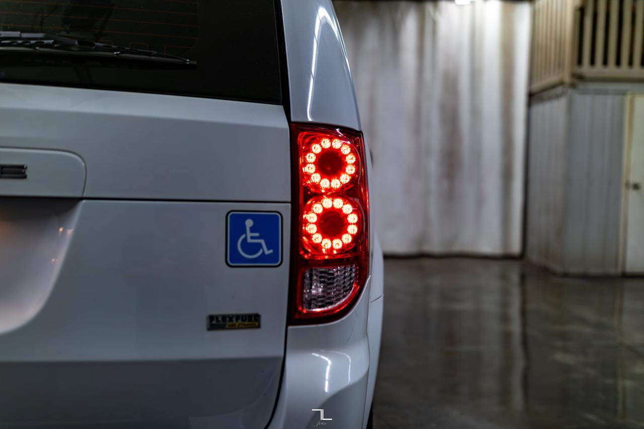 2017 Dodge Grand Caravan SE Braun Ability Wheelchair Lift Red Deer AB