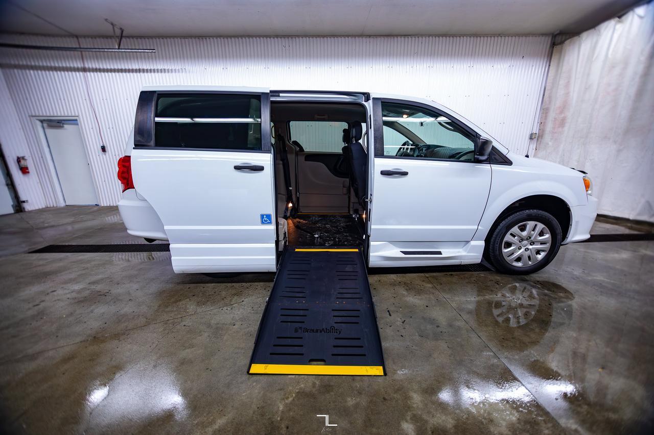 2017 Dodge Grand Caravan SE Braun Ability Wheelchair Lift Red Deer AB