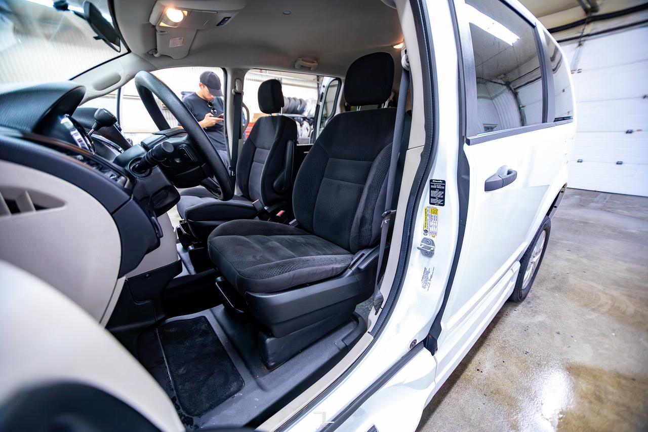 2017 Dodge Grand Caravan SE Braun Ability Wheelchair Lift Red Deer AB