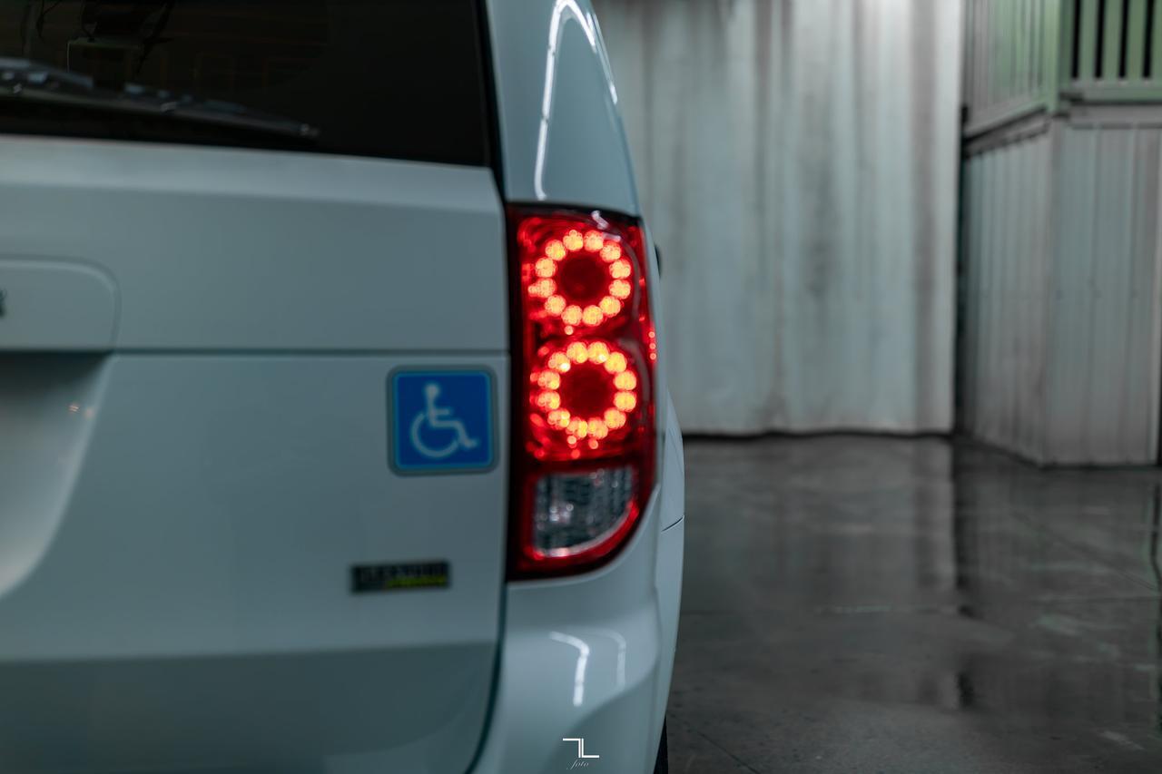 2017 Dodge Grand Caravan SE Braun Ability Wheelchair Lift Red Deer AB