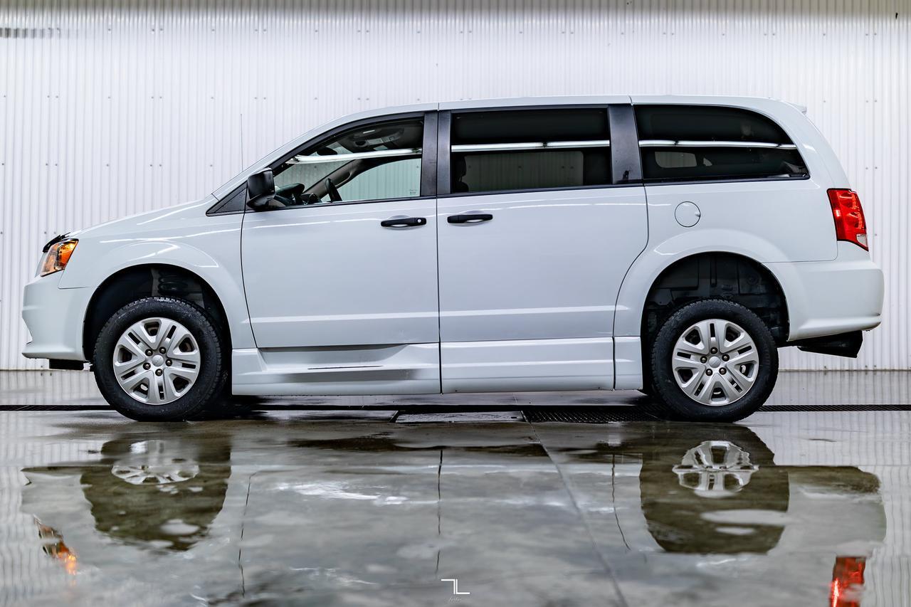 2017 Dodge Grand Caravan SE Braun Ability Wheelchair Lift Red Deer AB