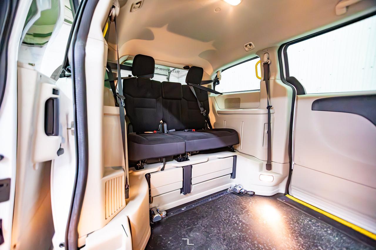 2017 Dodge Grand Caravan SE Braun Ability Wheelchair Lift Red Deer AB