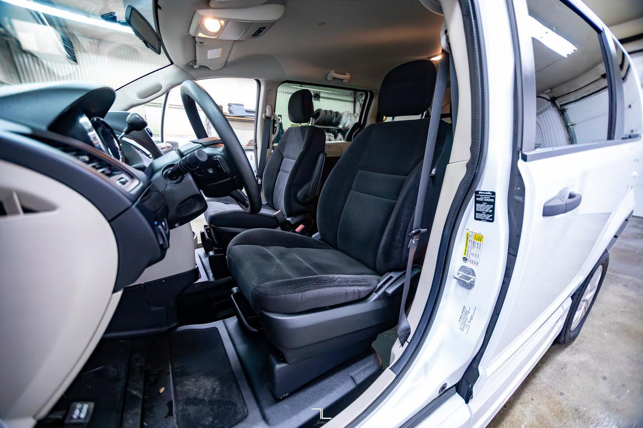 2017 Dodge Grand Caravan SE Braun Ability Wheelchair Lift Red Deer AB