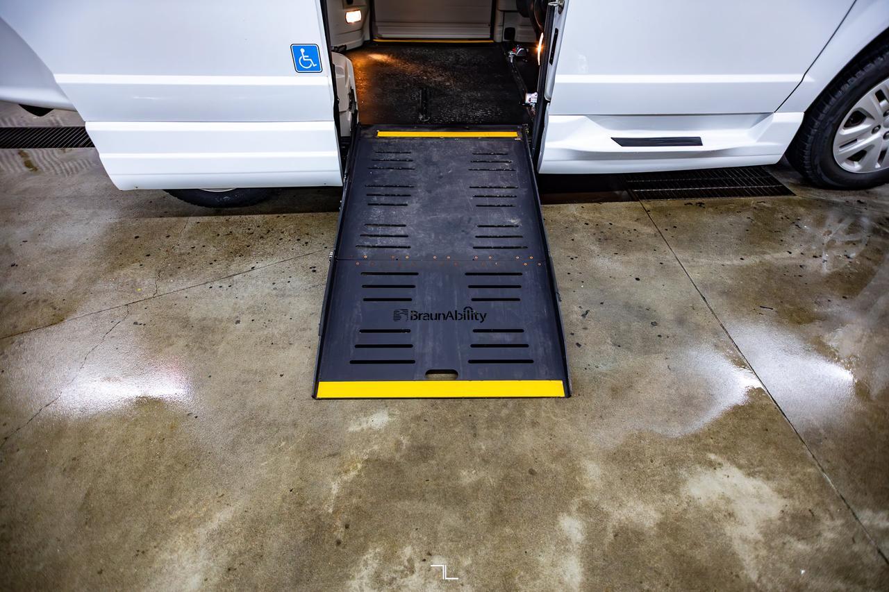 2017 Dodge Grand Caravan SE Braun Ability Wheelchair Lift Red Deer AB