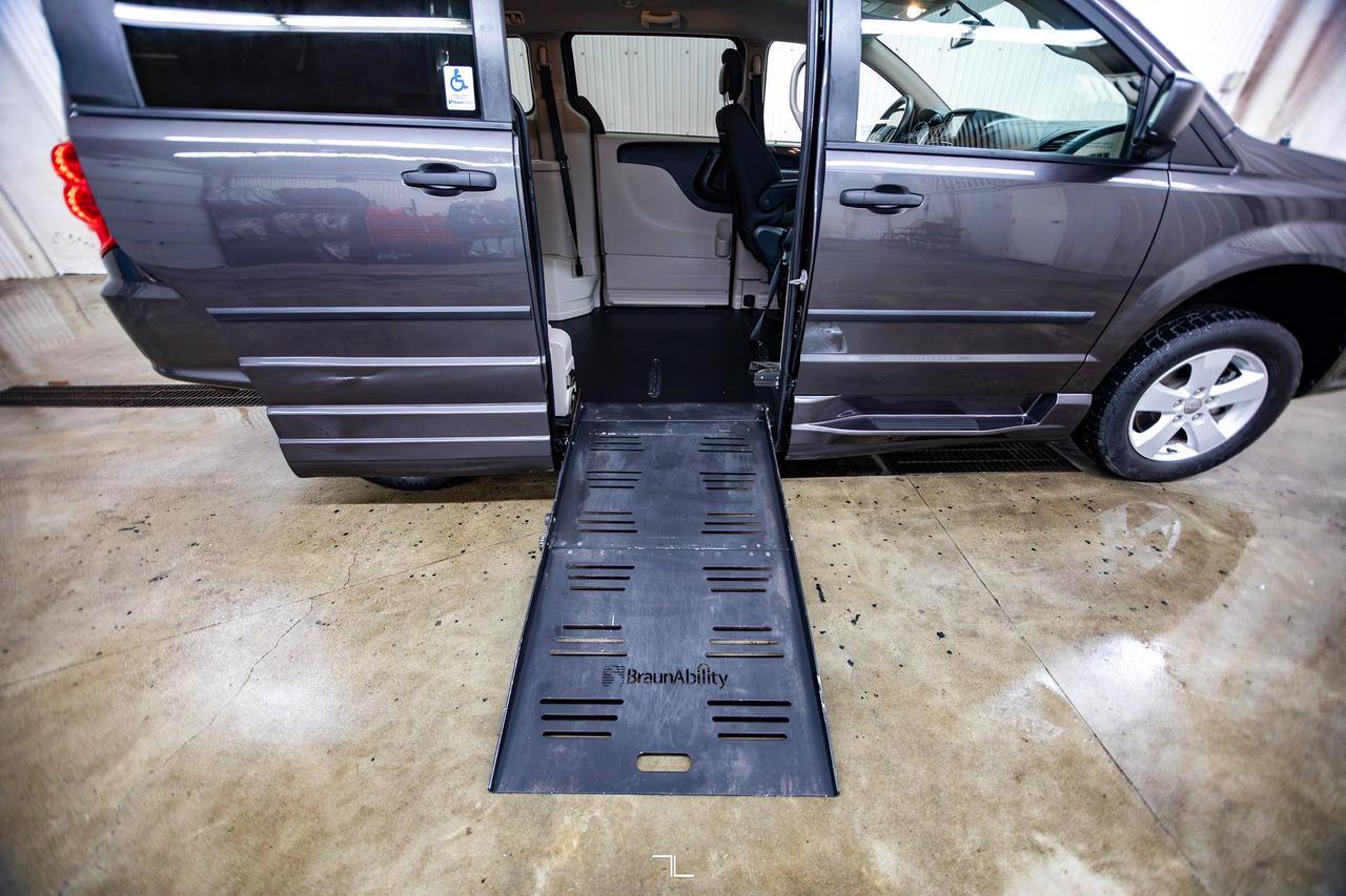 2017 Dodge Grand Caravan SE Plus Braun Wheelchair Conversion BCam Red Deer AB